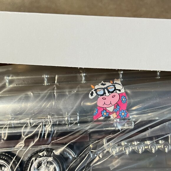 Hershey's Toy Truck Coinbank with Lights and Sounds‎ (in Original Box) - Picture 5 of 16